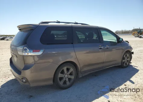 2015 Toyota Sienna Sport z USA, uszkodzony, nr VIN 5TDXK3DC3FS684448
